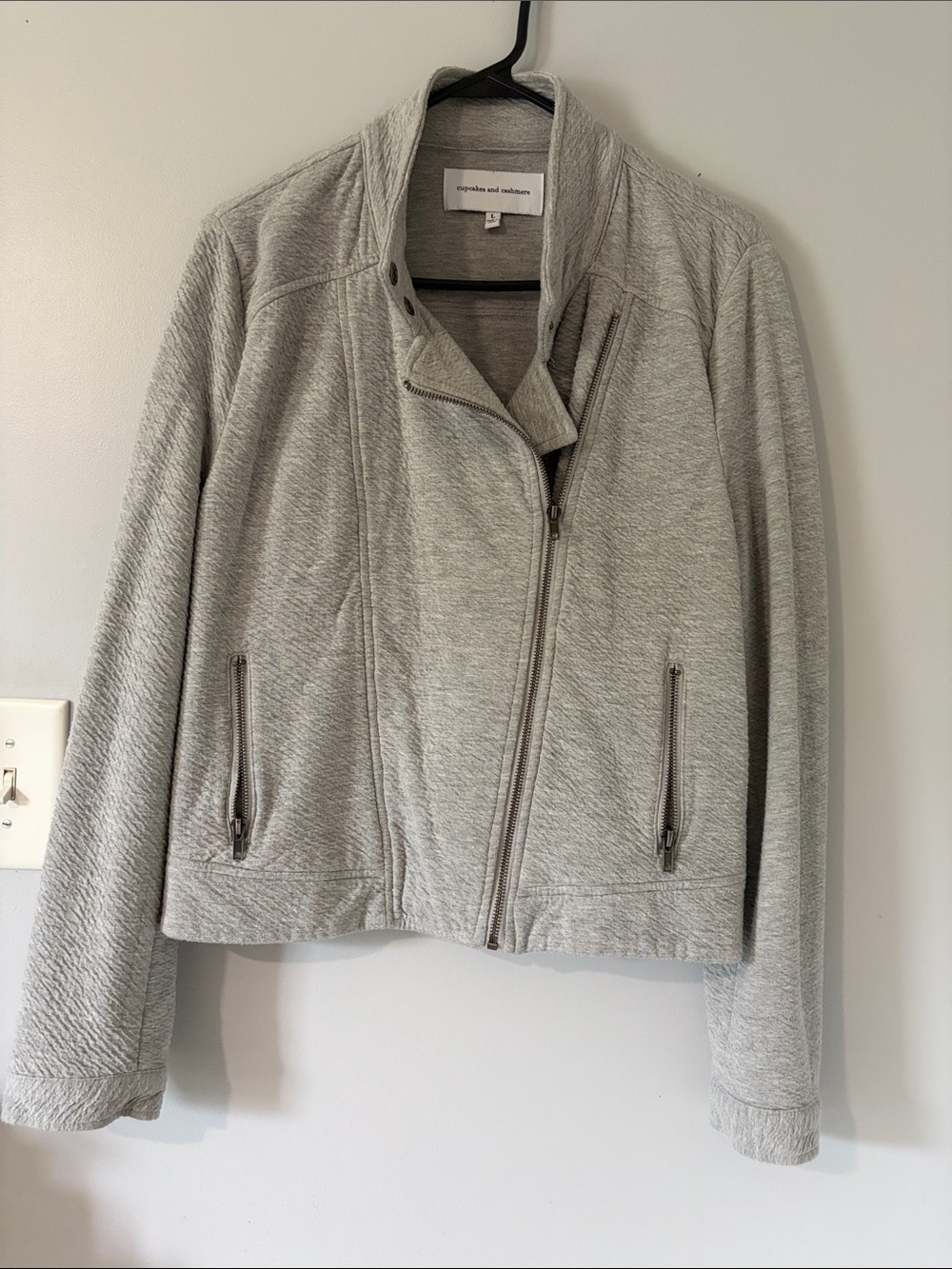 cupcakes & cashmere Light Heather Gray Quilted Bomber Jacket